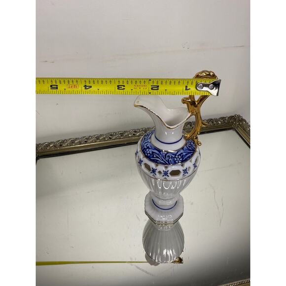 Beautiful Vintage Regal Bone China Blue and White Ewer with Gold accent - Picture 8 of 10